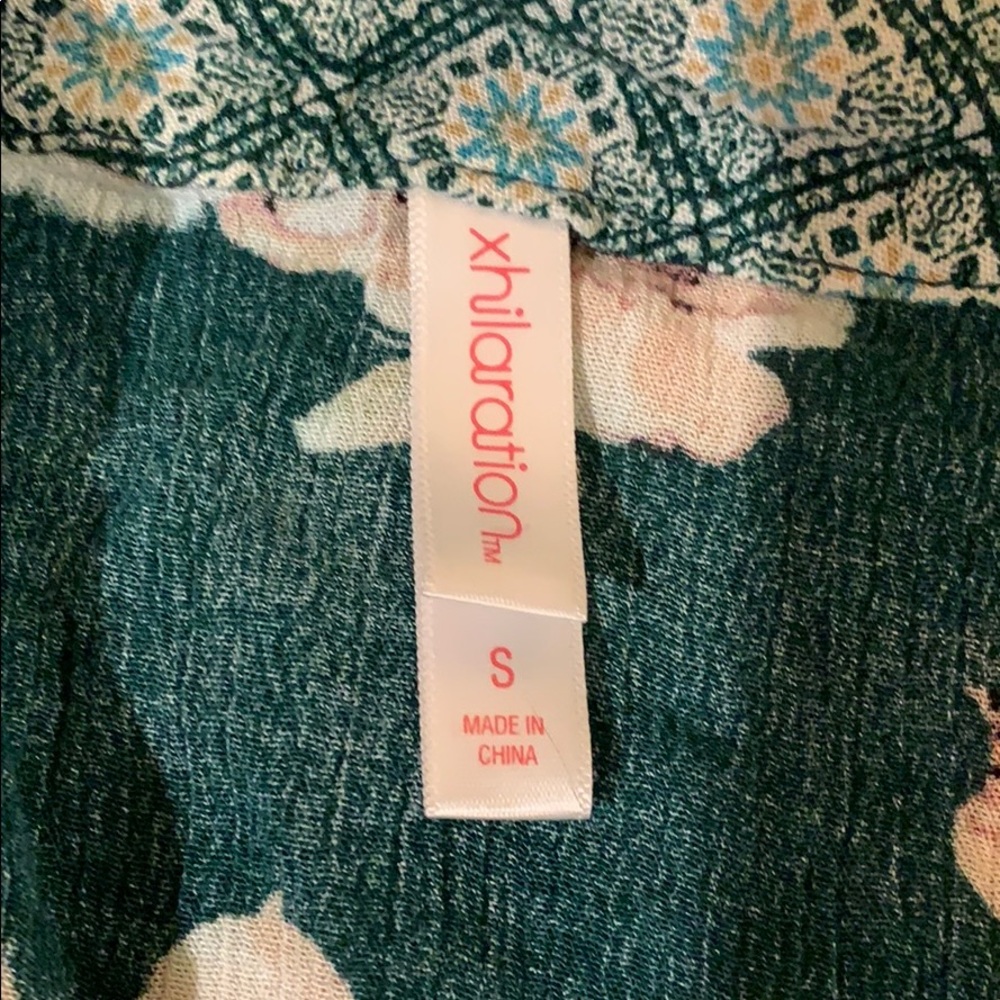 Xhilaration Button-Down Crop Top - Picture 5 of 6